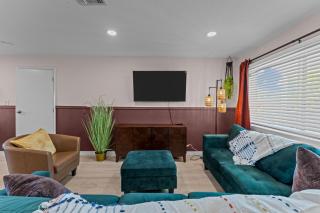 Stunning Luxurious 4br Haven Perfect For Families - Phoenix - 8