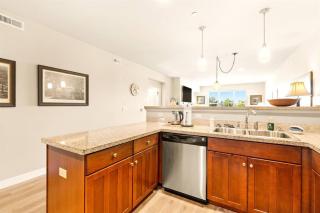 Seaside Waterfront condo walking to downtown and beach - 3