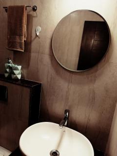 GoanHideaway Uno - Cozy 1BHK with Pool and Wifi - 10 Mins to Vagator - 6