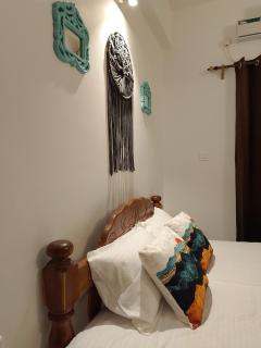 GoanHideaway Uno - Cozy 1BHK with Pool and Wifi - 10 Mins to Vagator - 2
