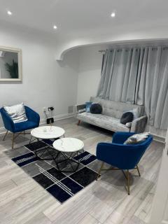Romford spacious house with conservatory - Navestock - 0