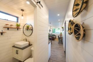 The Woods- Container Tiny House 12 min to Magnolia/Baylor/Downtown - 2