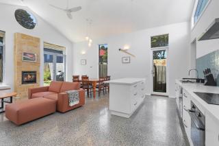 The Sunshine House - Warrnambool - 0