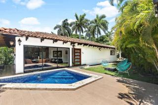 Spacious Villa Retreat in Private Resort - 0