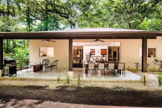Renovated 3 bd Beach Walkable Pool - 0