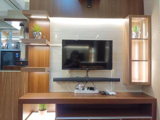 Comfort and Strategic 2BR Apartment at Vida View Makassar By Travelio - Pampang - 5