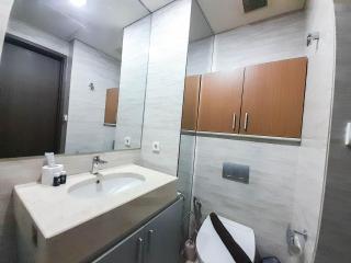 Comfortable and Homey 1BR at Uttara The Icon Apartment By Travelio - 6