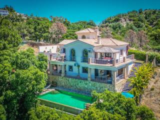 Luxury Villa with Stunning Views in Estepona - Estepona - 0