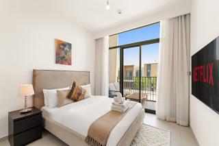 Serene 4BR Villa With Private Outdoor Area and Balcony - Dubai - 6