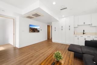 Modern Getaway in the Heart of LA near USC, Private room with share Living room and kitchen - Los Angeles - 3
