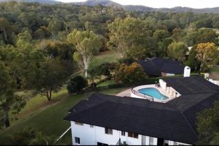 Brisbane Palm Springs-Inspired Home on Golf Course - Mount Crosby - 0