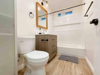 Spacious 3BR Modern Home in LA Perfect for Family - El Monte - 3