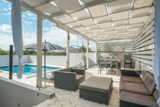 Holiday home Viktoria with pool - Maslenica - 8