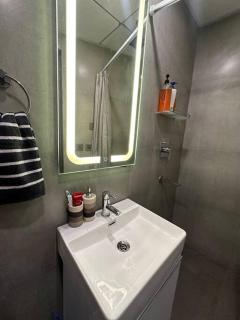 Luxe Lagoon studio - New Delhi - 8