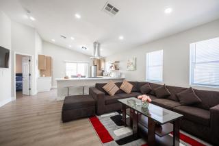 Rainbow House - Las Vegas - 9