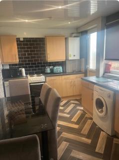Sleeps6-WiFi-Parking-Ideal for Tradesmen-Garden - Airdrie - 8