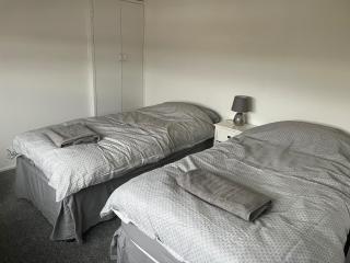 Sleeps6-WiFi-Parking-Ideal for Tradesmen-Garden - Airdrie - 2