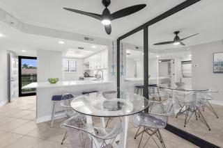 Condo with views of Smokehouse Bay and walk to food - Marco Island - 3