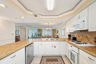 2054 Shoreline Towers Beach Front spacious with open balcony - 5