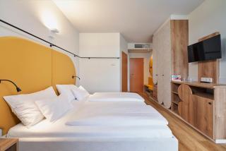 H2O Hotel-Therme-Resort, für Familien mit Kindern - Bad Waltersdorf - 2