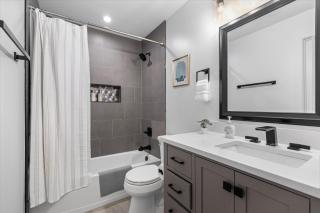 Central 2-BR City Sanctuary - Commuter-Friendly - Washington - 6