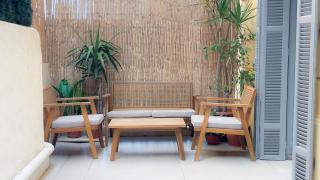 Central Studio - Bright & Modern - Private Terrace - AirCon - Near Train & Beach - 3