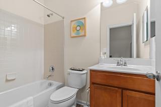Convenience at a Great Value 4-BR DC Homestay - Washington - 7