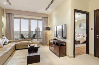 Cozy 2BR in Elite Downtown Residence with Canal view - Dubai - 9
