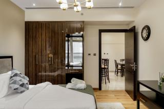 Cozy 2BR in Elite Downtown Residence with Canal view - Dubai - 4