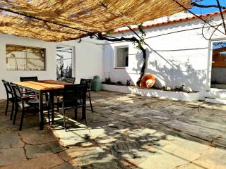 StoryHouse33 - Casa com histórias, pátio e jacuzzi - Vila Boim - 2