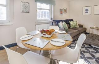 Coach House Loft - York - 4