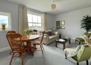 Perfectly Coastal - Central Apartment with Castle Views and minutes to Old Town - Hastings - 9
