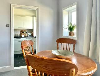 Perfectly Coastal - Central Apartment with Castle Views and minutes to Old Town - Hastings - 4