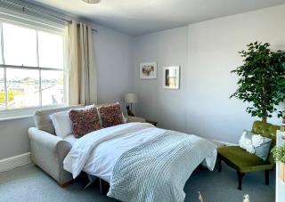 Perfectly Coastal - Central Apartment with Castle Views and minutes to Old Town - Hastings - 5