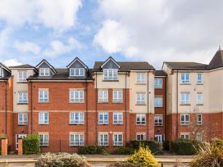 Stylish 2 Bed Flat in Warwick with Private Parking - Pass the Keys - 9