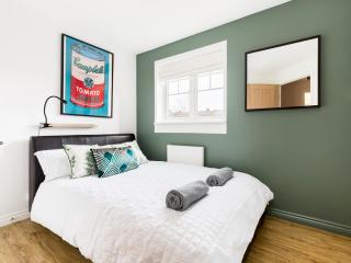 Stylish 2 Bed Flat in Warwick with Private Parking - Pass the Keys - 3