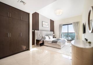 Elegant 1-Bed Waterfront Living - Dubai - 9
