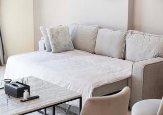 Elegant 1-Bed Waterfront Living - Dubai - 3