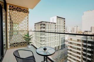 1-Bed in Binghatti Emerald with Pool - Dubai - 0