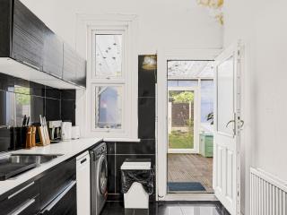 Bright & Cozy East London 1-Bed Flat with garden - Londra - 6