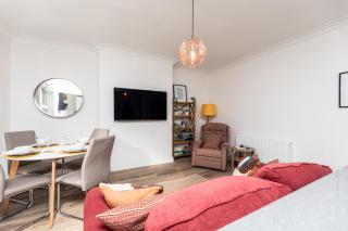Chic 2-Bed Retreat in the Heart of Oakwood! - Roundhay - 1