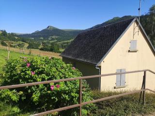 Gîtes entre Salers et le puy Mary dans le cantal - Saint-Paul-de-Salers - 0