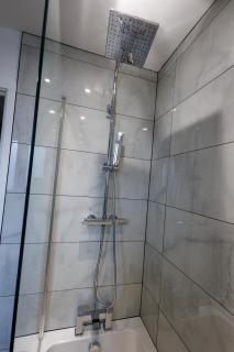 Uber Stylish 3 bedroom home off Road parking near town centre and Bike Park Wales - Merthyr Tydfil - 8