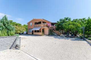 Apartments Lovely Courtyard - 0