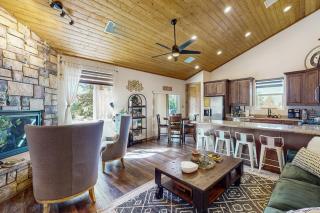 Sweet Strawberry Cabin - Pine - 1