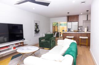 Luxe Retreat, Modern Gem with Private Backyard Oasis - Austin - 1
