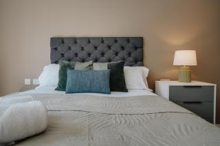 Richmond Row Apartments - Free On-Site Parking, WiFi & EV - 8