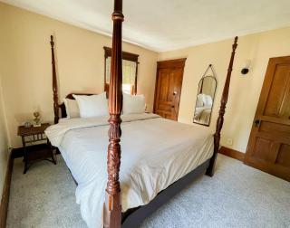 4BR-Beautiful Historic Home - Millersburg - 5