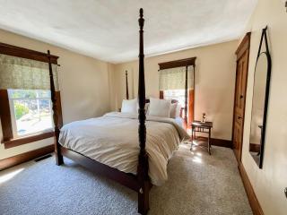 4BR-Beautiful Historic Home - Millersburg - 6