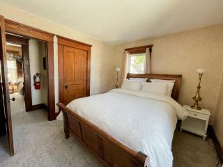 4BR-Beautiful Historic Home - Millersburg - 2